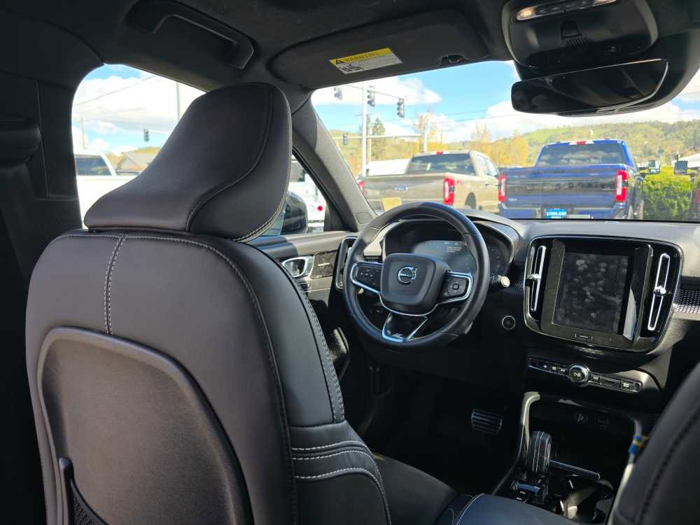 Used 2019 Volvo XC40 T5 R-Design image 10