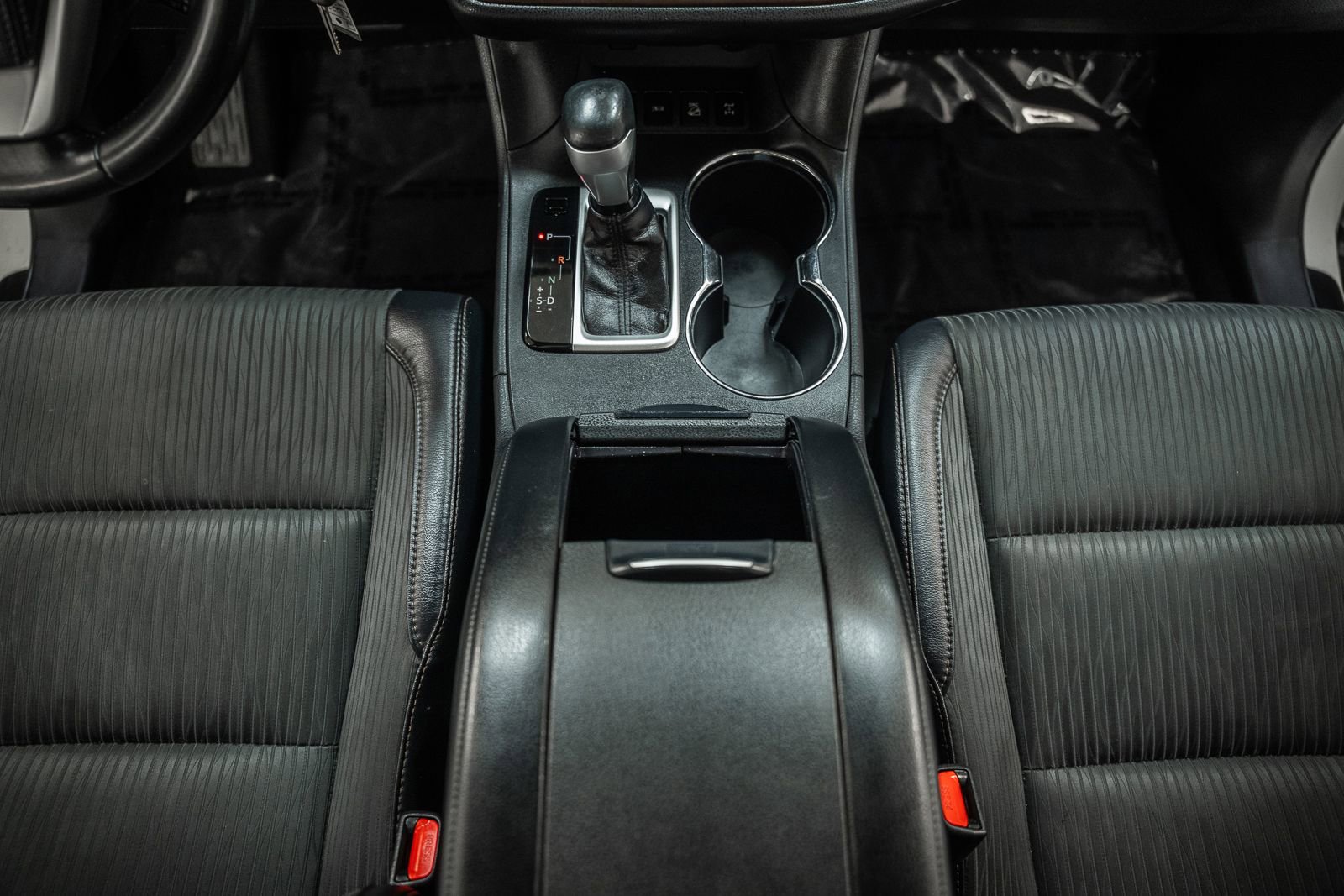 Used 2017 Toyota Highlander Plus w/ Protection Package #3 AWD/4WD image 32