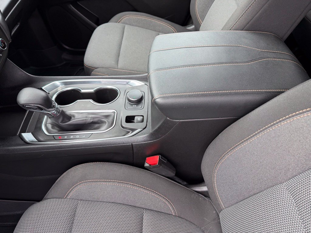 Used 2021 Chevrolet Traverse LT FWD image 12