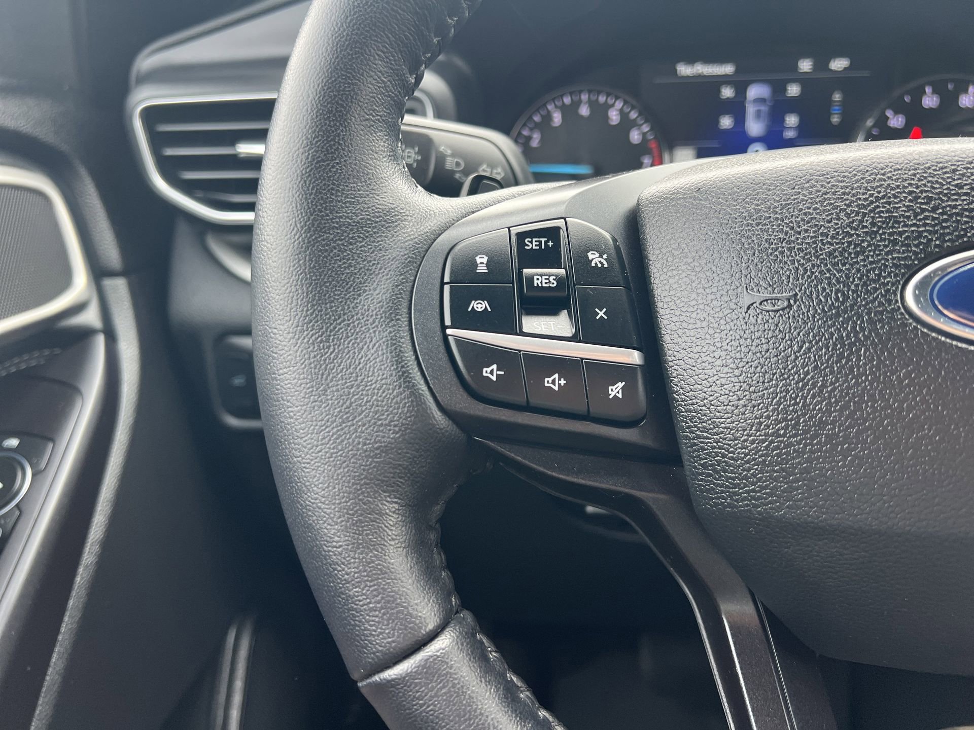 Certified 2020 Ford Explorer XLT w/ Equipment Group 202A image 13