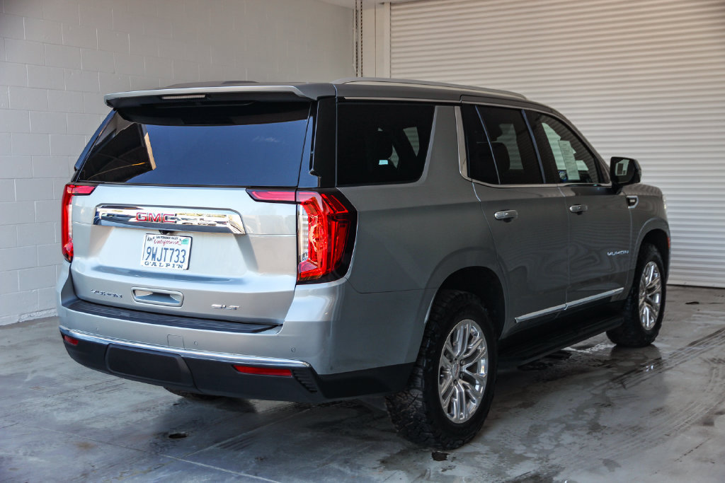 Used 2023 GMC Yukon SLT w/ SLT Luxury Package AWD/4WD image 4