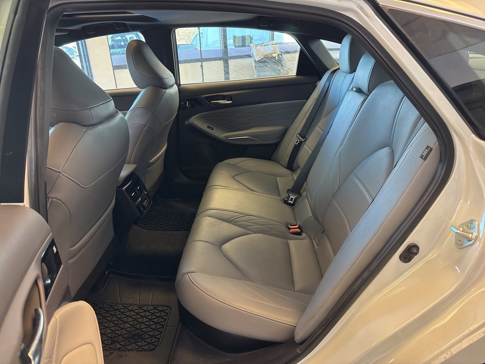 Used 2022 Toyota Avalon Limited w/ Advanced Safety Package image 15