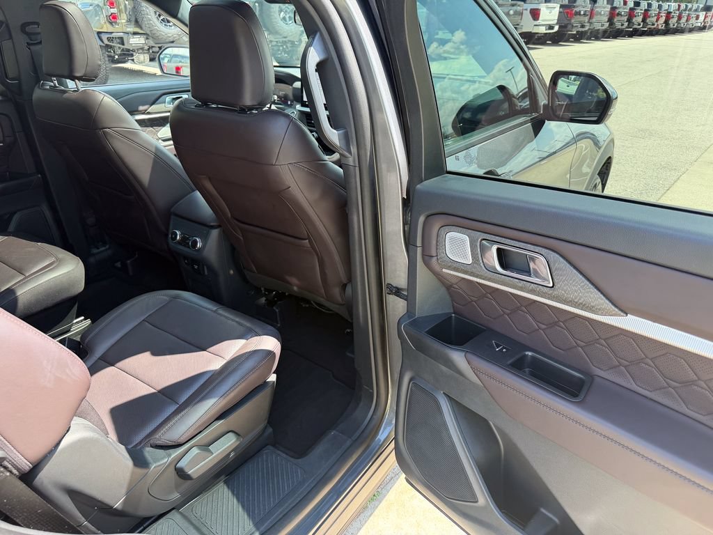 Certified 2025 Ford Explorer Platinum w/ LUX Leather Package AWD/4WD image 20