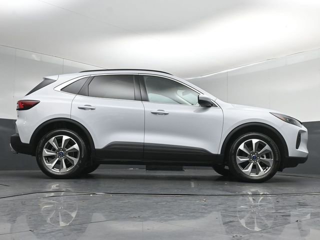 Certified 2025 Ford Escape Platinum AWD/4WD image 17