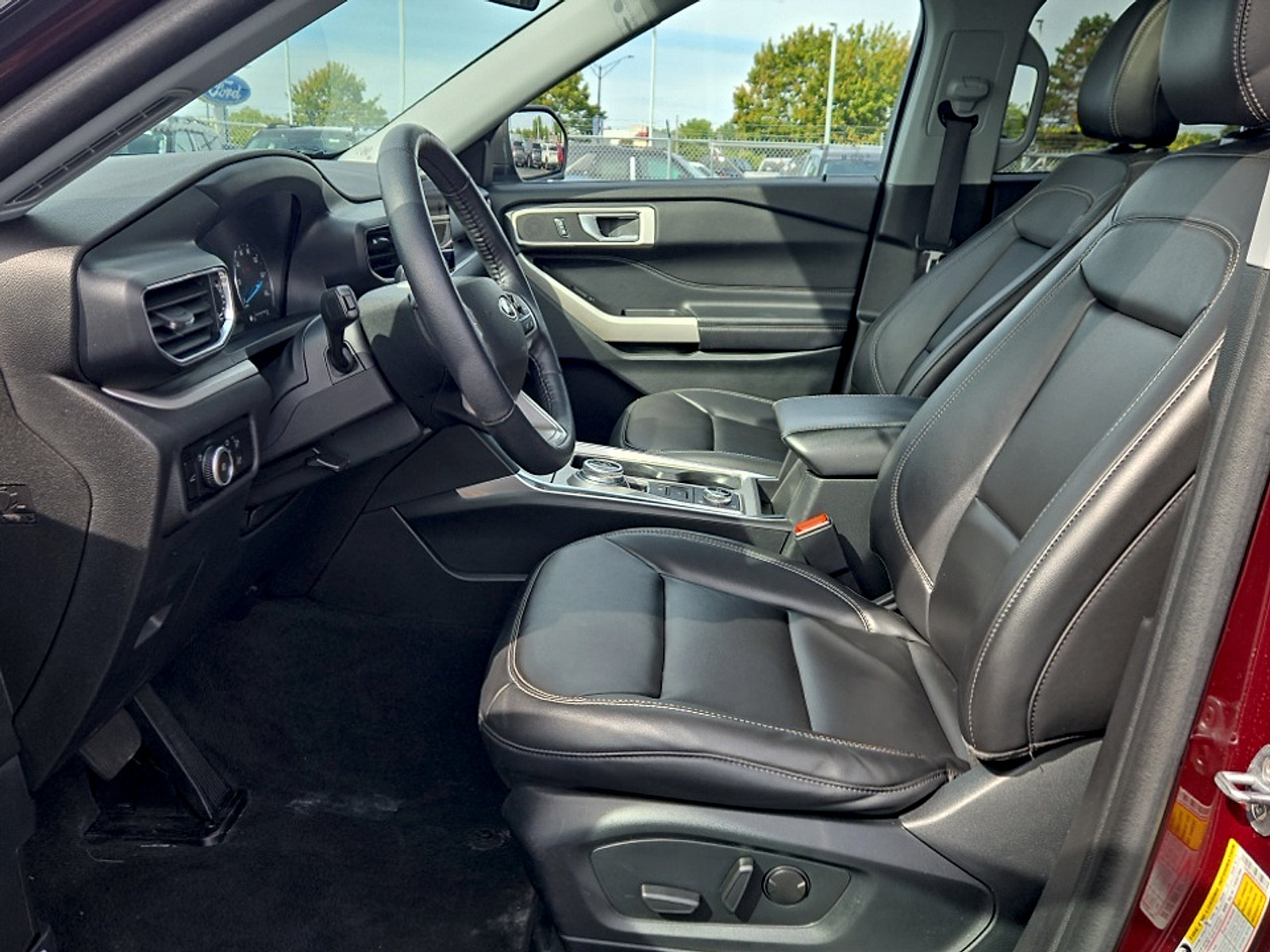 Certified 2023 Ford Explorer XLT w/ Equipment Group 202A AWD/4WD image 11