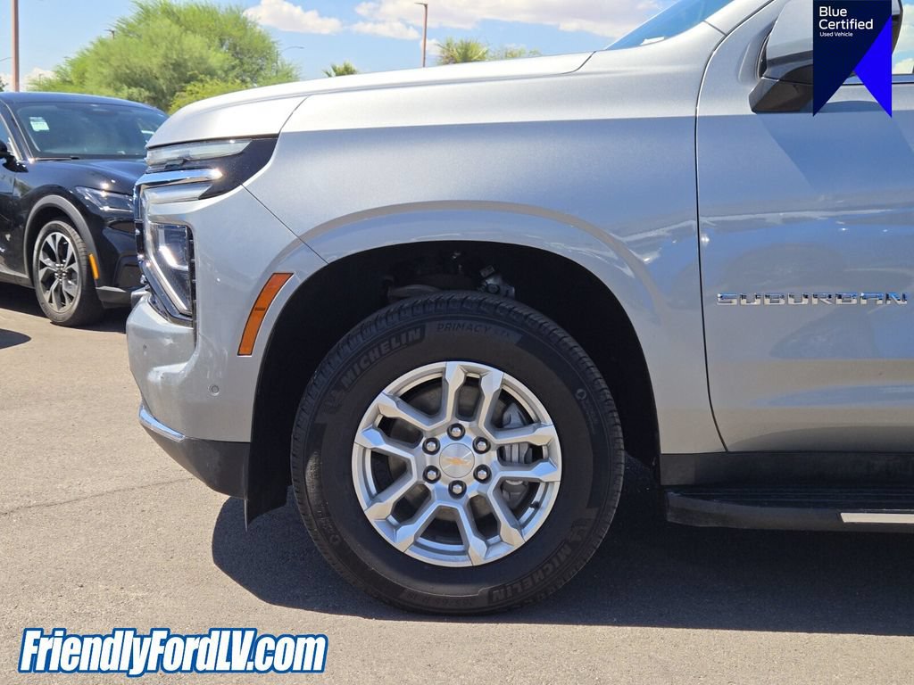Used 2025 Chevrolet Suburban LT AWD/4WD image 10