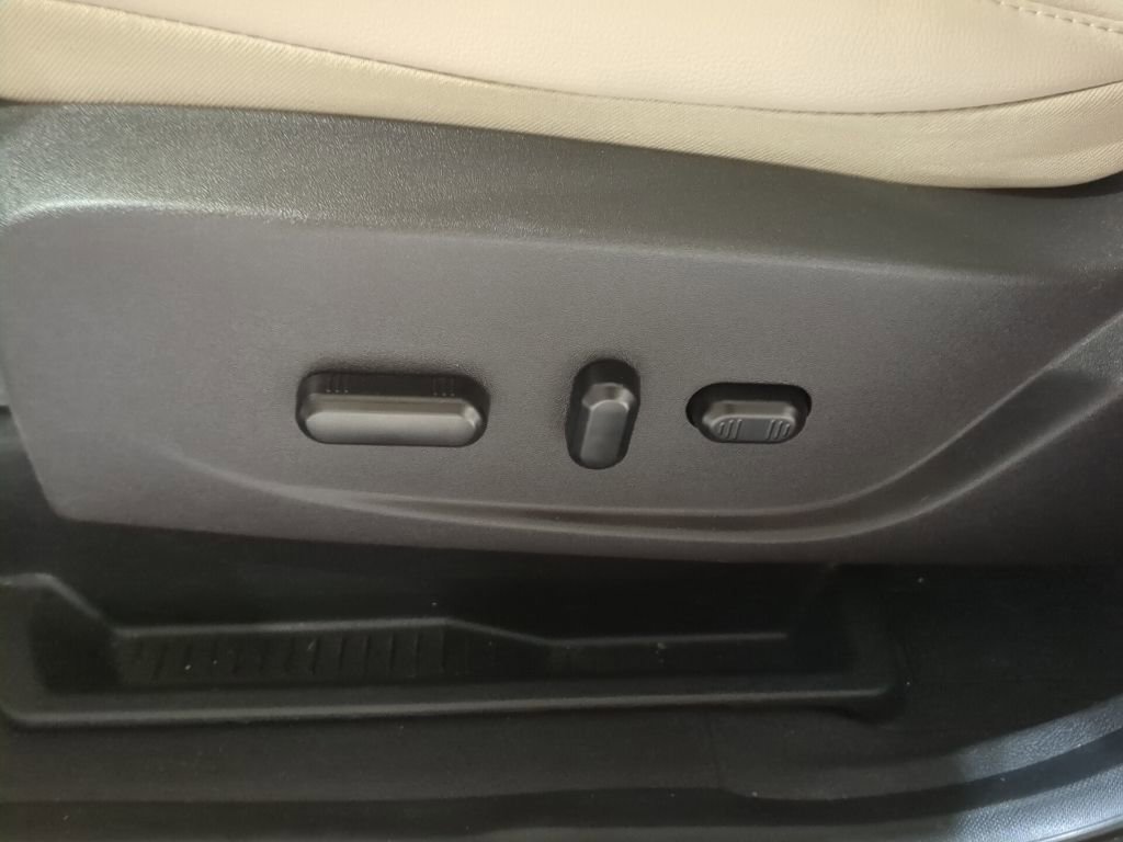 Certified 2019 Ford Escape SEL image 19