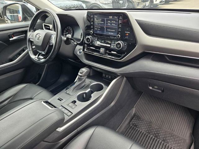 Used 2021 Toyota Highlander XLE FWD image 7
