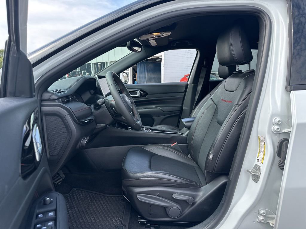 Used 2024 Jeep Compass Trailhawk image 6