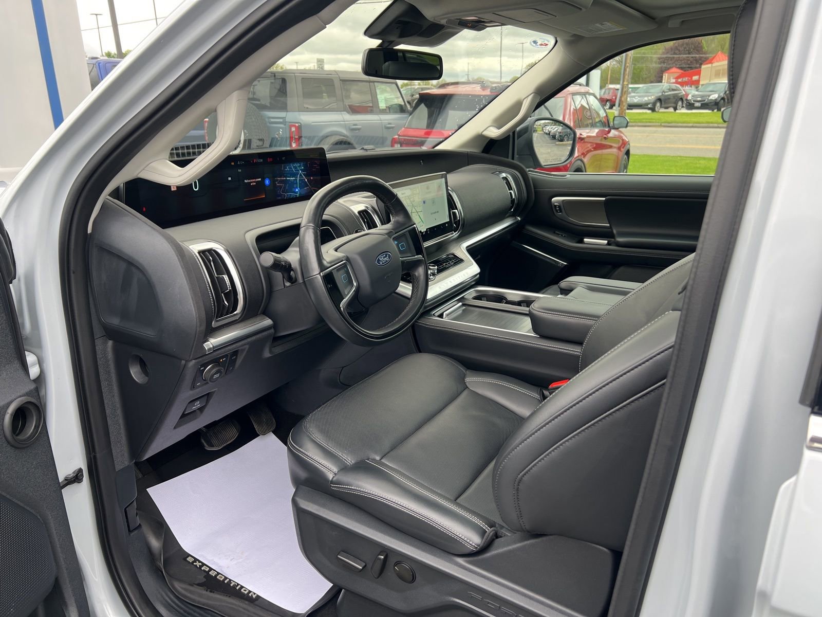 Certified 2025 Ford Expedition Platinum AWD/4WD image 32