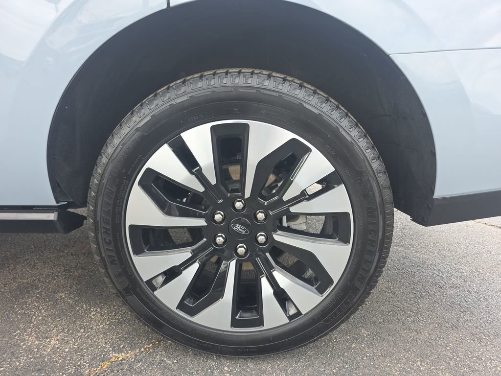 Certified 2025 Ford Expedition Platinum w/ Driver's Package AWD/4WD image 19