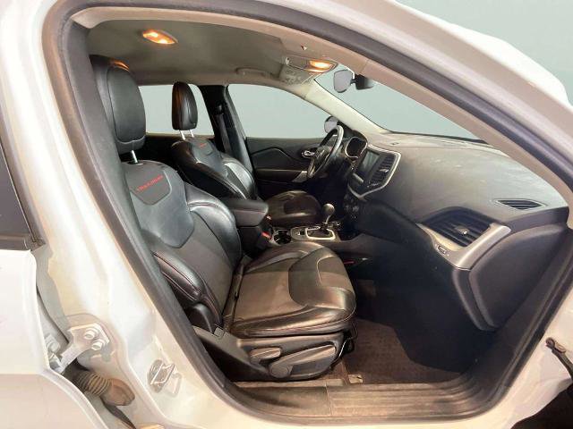 Used 2017 Jeep Cherokee Trailhawk w/ Comfort & Convenience Group image 19