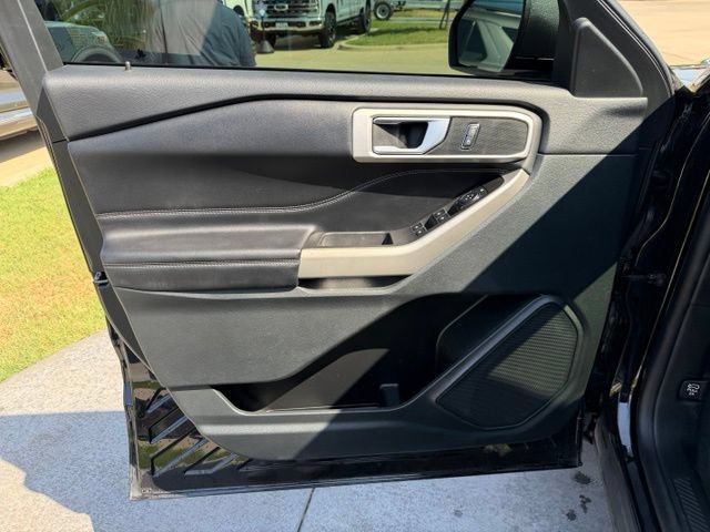 Certified 2023 Ford Explorer XLT w/ Equipment Group 202A RWD image 9