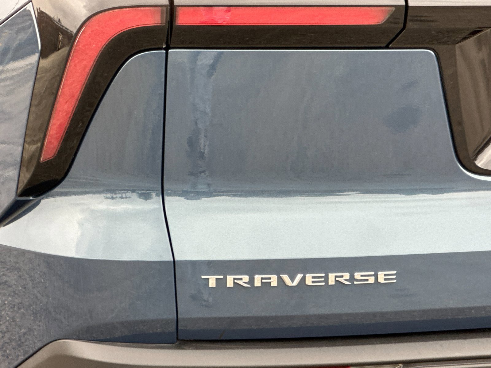 Used 2025 Chevrolet Traverse LT image 27