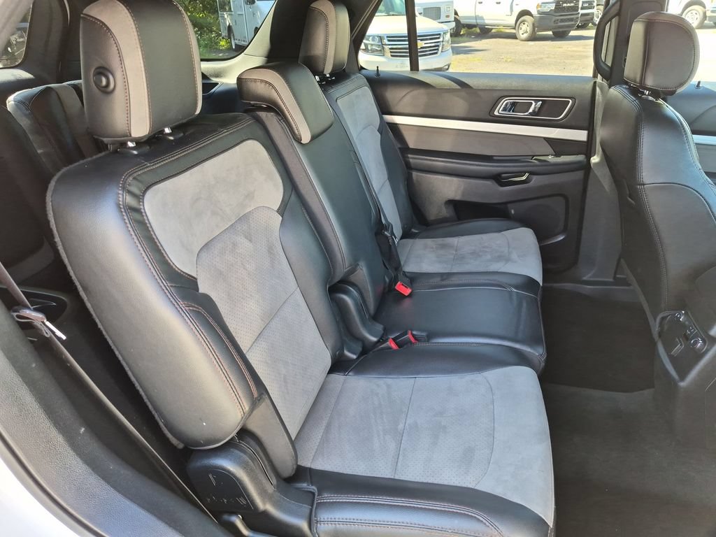 Certified 2017 Ford Explorer XLT w/ Equipment Group 202A AWD/4WD image 39