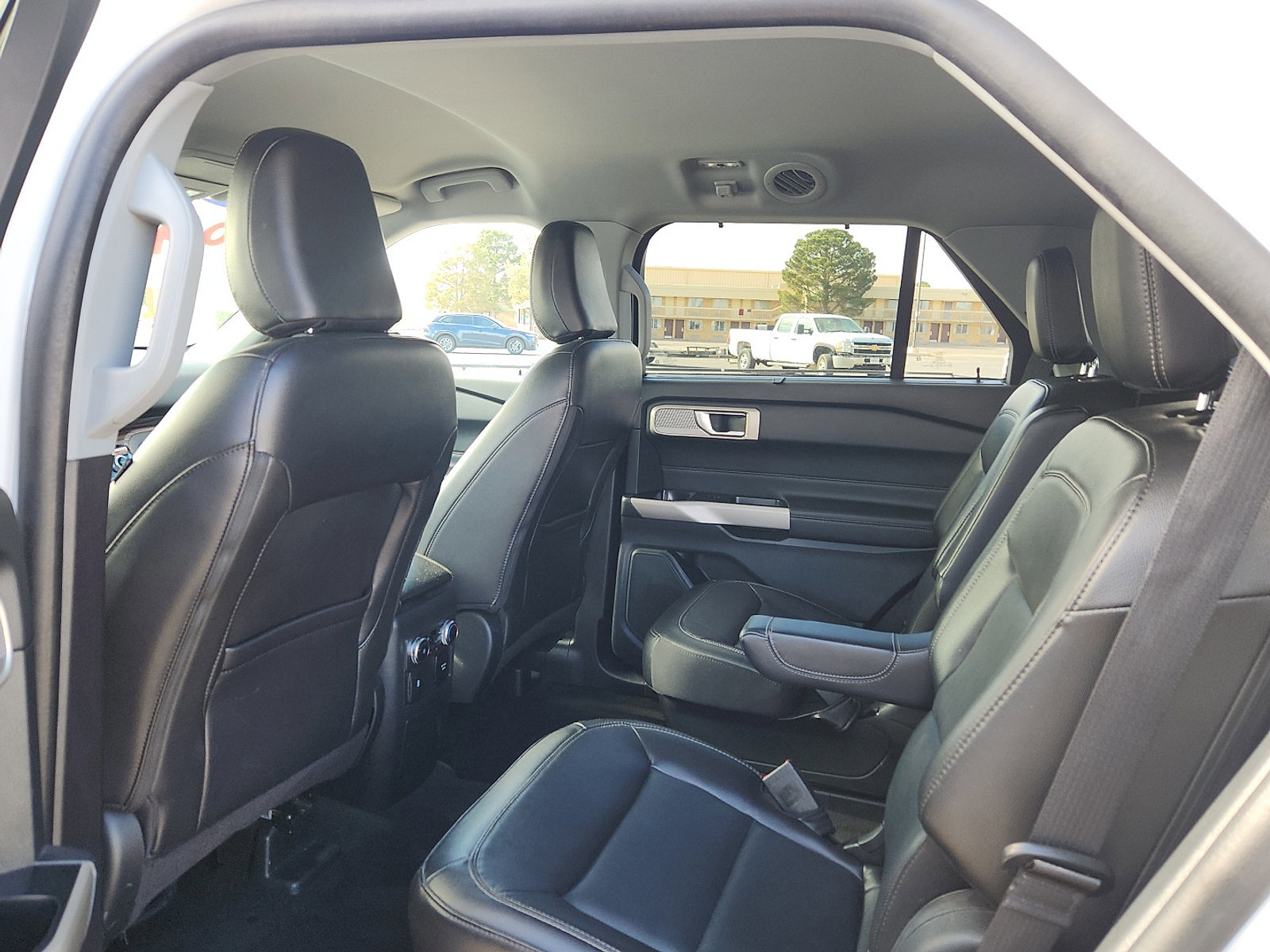 Certified 2023 Ford Explorer Limited w/ Equipment Group 301A image 9