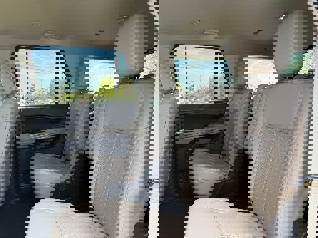 Certified 2024 Ford Expedition XLT image 28