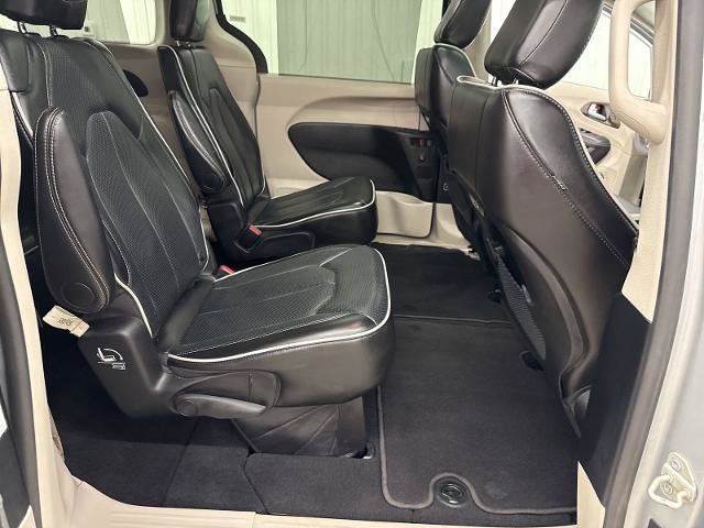 Used 2024 Chrysler Pacifica Limited FWD image 22
