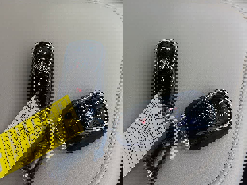 Used 2021 Buick Enclave Essence image 25