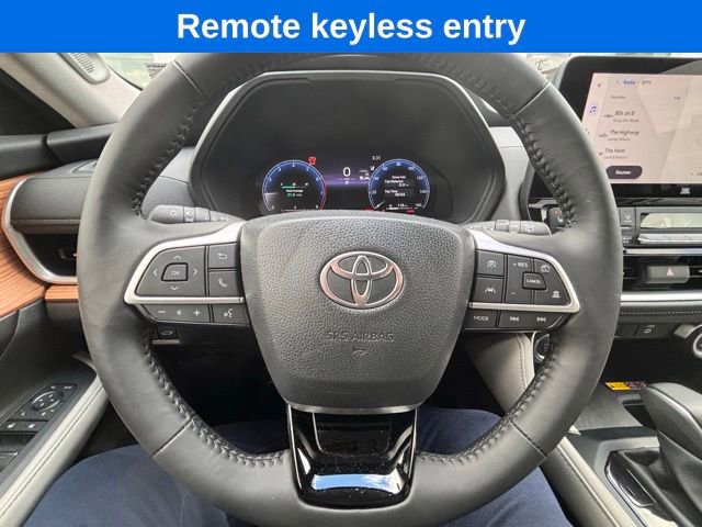 Used 2025 Toyota Grand Highlander AWD image 15