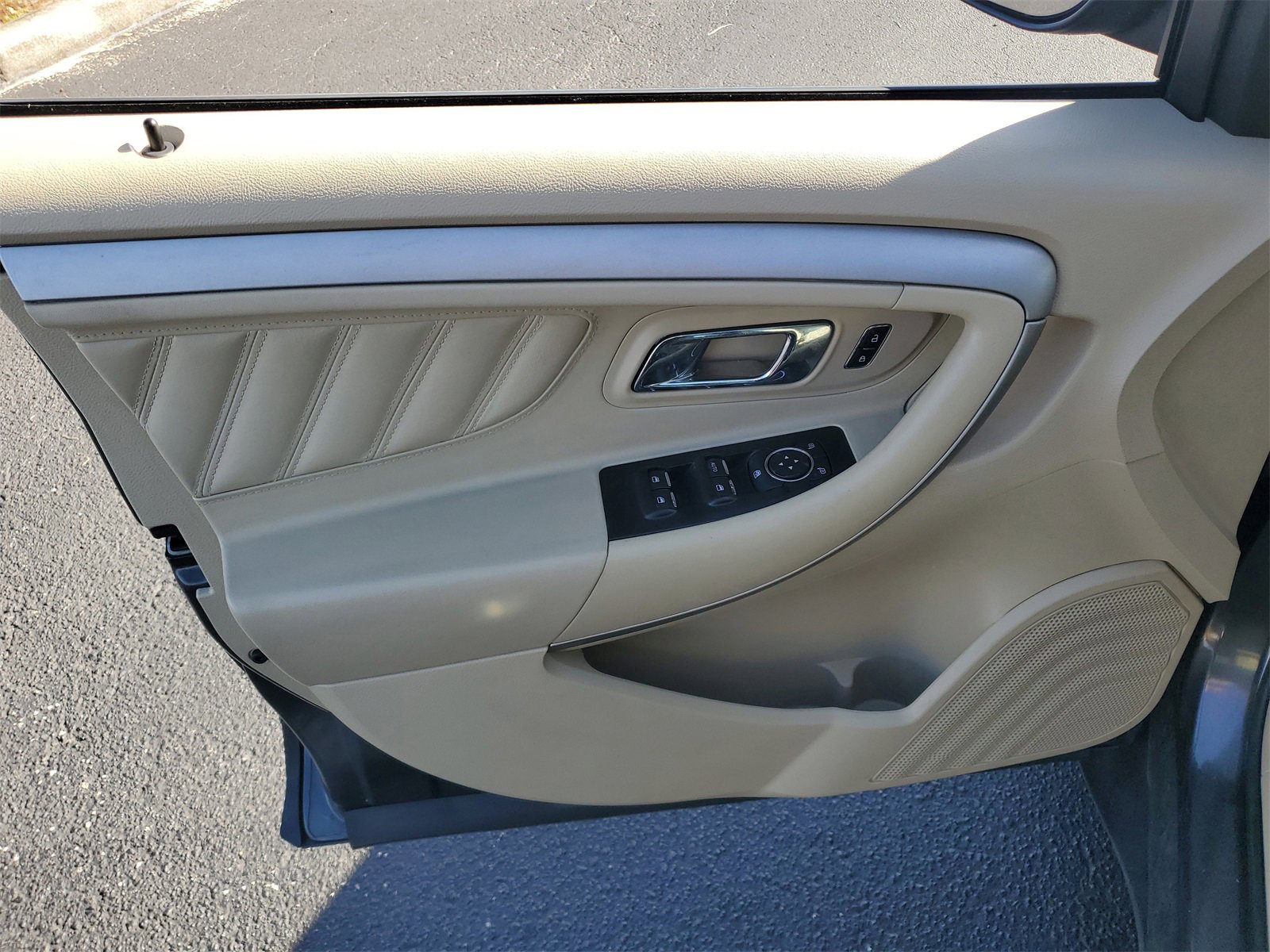 Certified 2017 Ford Taurus SE image 13