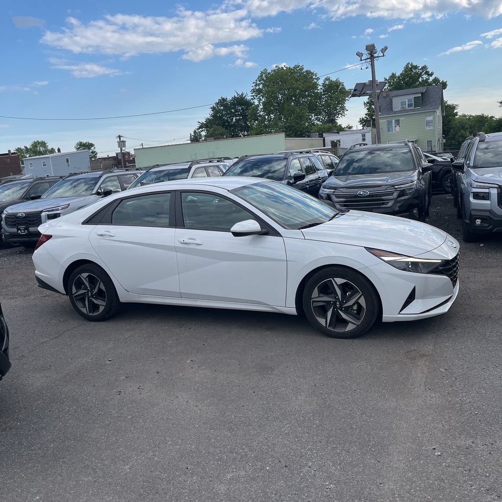 Used 2023 Hyundai Elantra SEL w/ Convenience Package FWD image 9