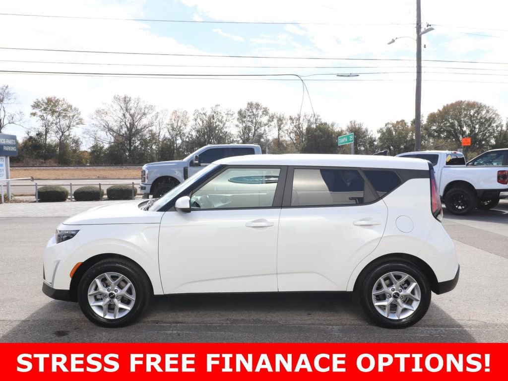 Used 2025 Kia Soul LX w/ LX Technology Package image 2