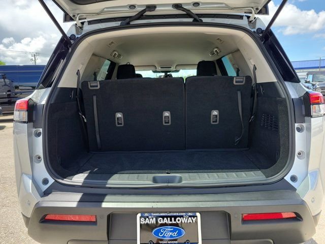 Used 2025 Nissan Pathfinder S FWD image 9