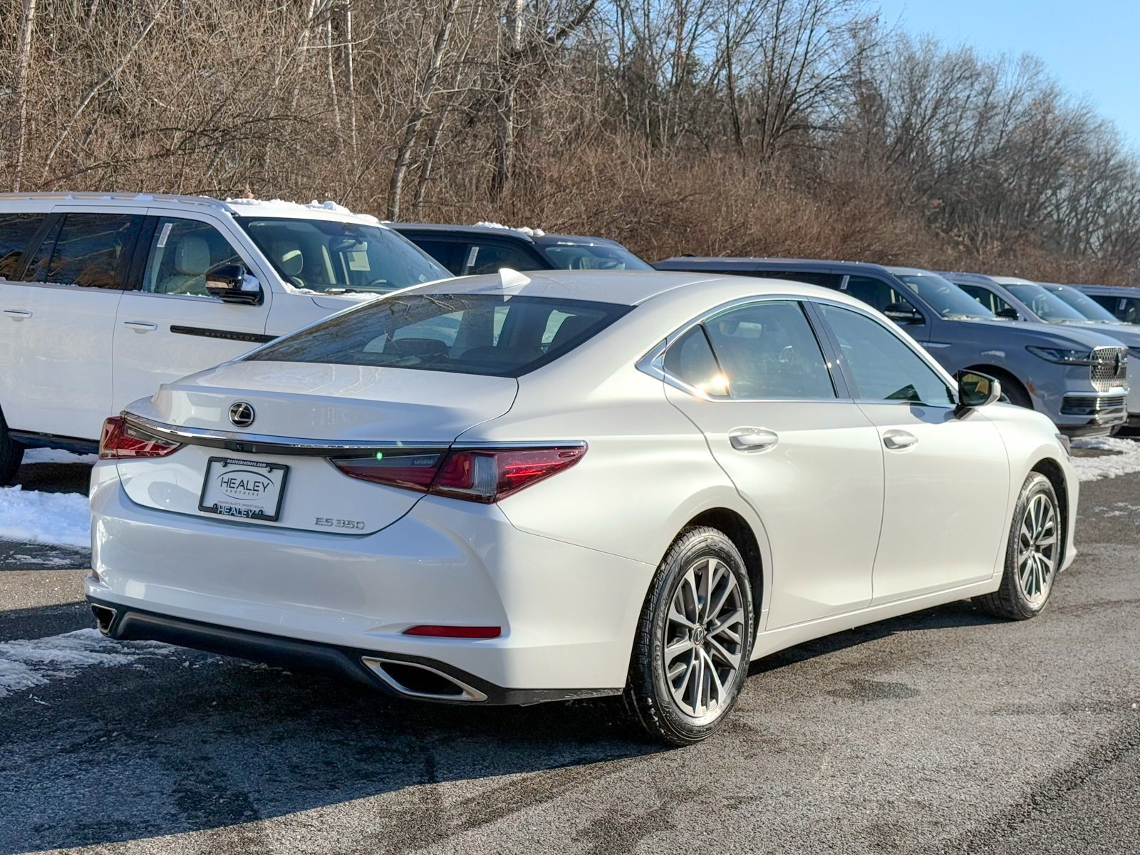Used 2022 Lexus ES 350 image 4