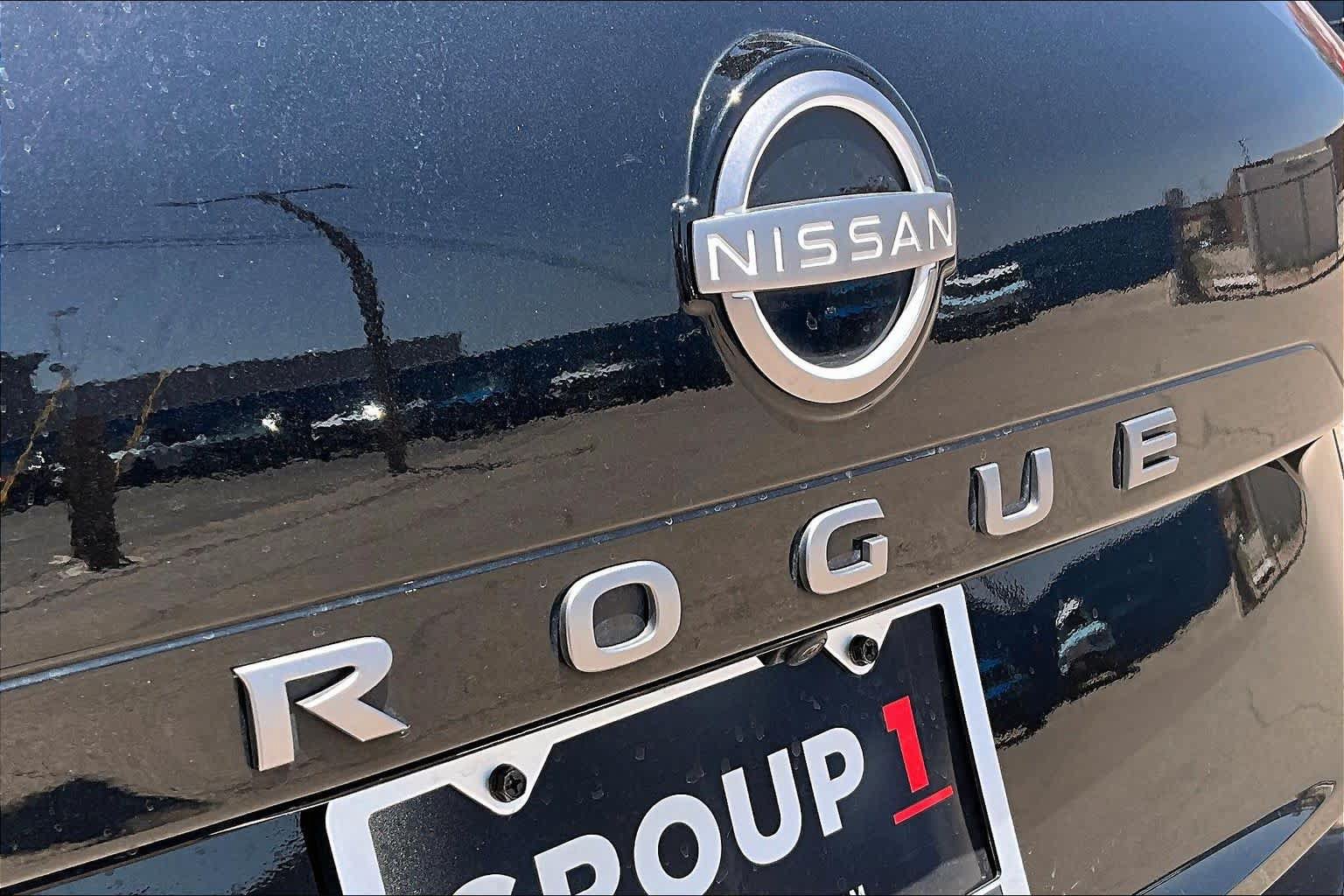 Used 2025 Nissan Rogue SV FWD image 10