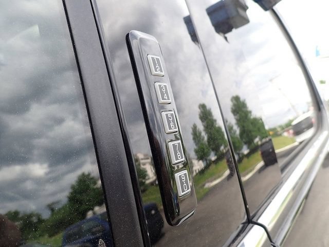 Certified 2022 Ford F350 Platinum w/ FX4 Off-Road Package AWD/4WD image 14