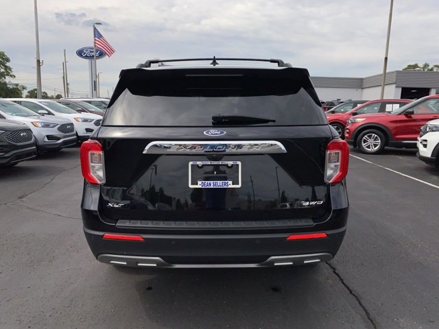 Certified 2022 Ford Explorer XLT w/ Equipment Group 202A image 4