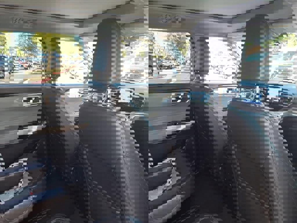 Certified 2022 Ford Explorer XLT w/ Equipment Group 202A image 13