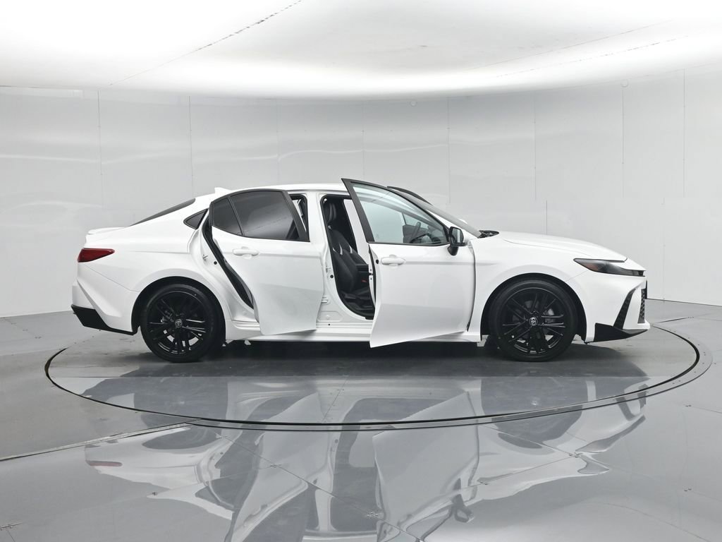 Used 2025 Toyota Camry SE FWD image 5
