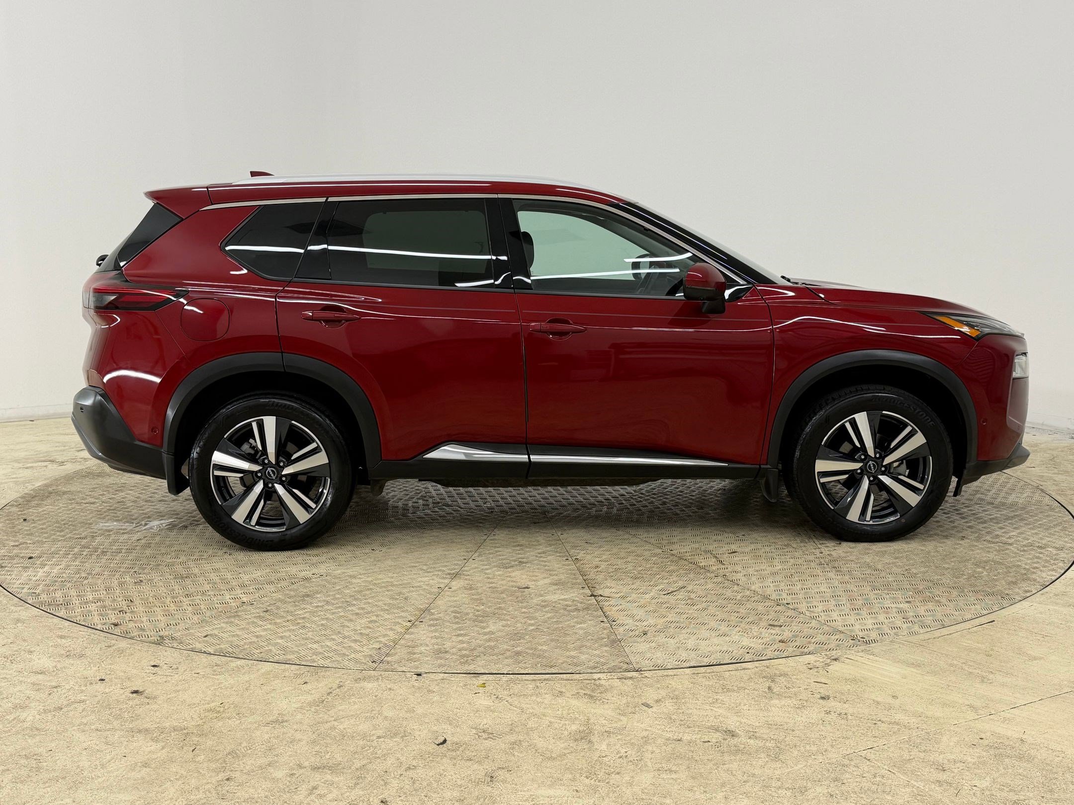 Used 2023 Nissan Rogue SL w/ SL Premium Package image 8