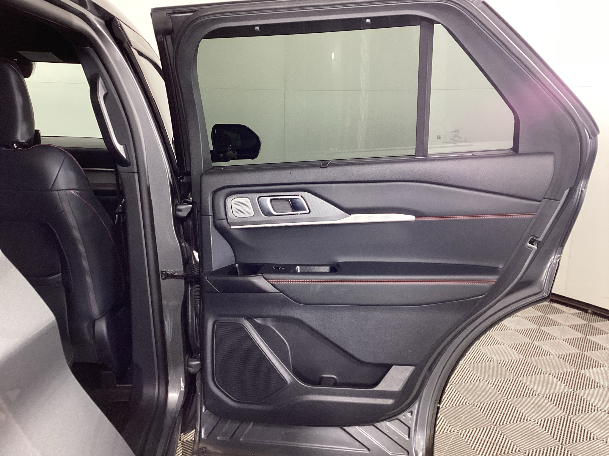 Certified 2025 Ford Explorer ST AWD/4WD image 11