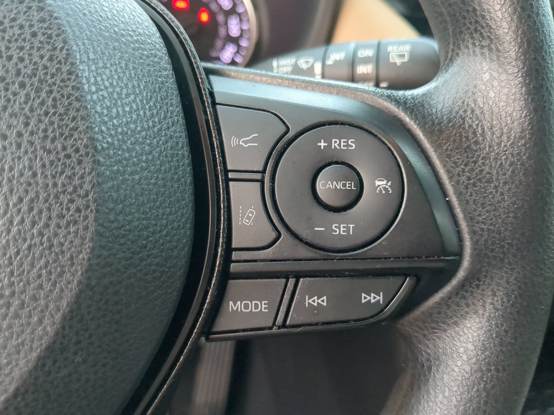 Used 2021 Toyota RAV4 XLE AWD/4WD image 63