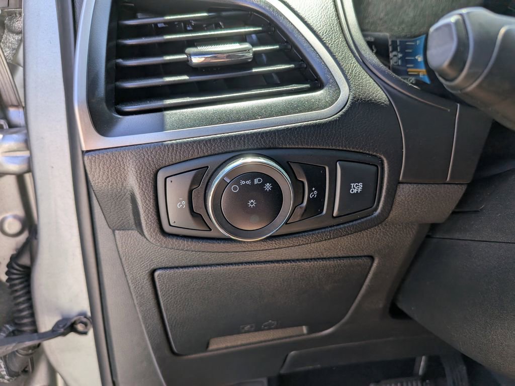 Certified 2024 Ford Edge SE w/ Black Appearance Package image 27