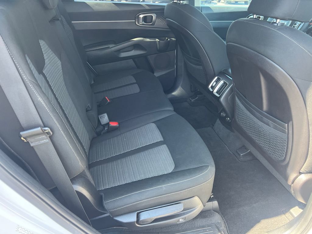 Used 2022 Kia Sorento LX FWD image 15