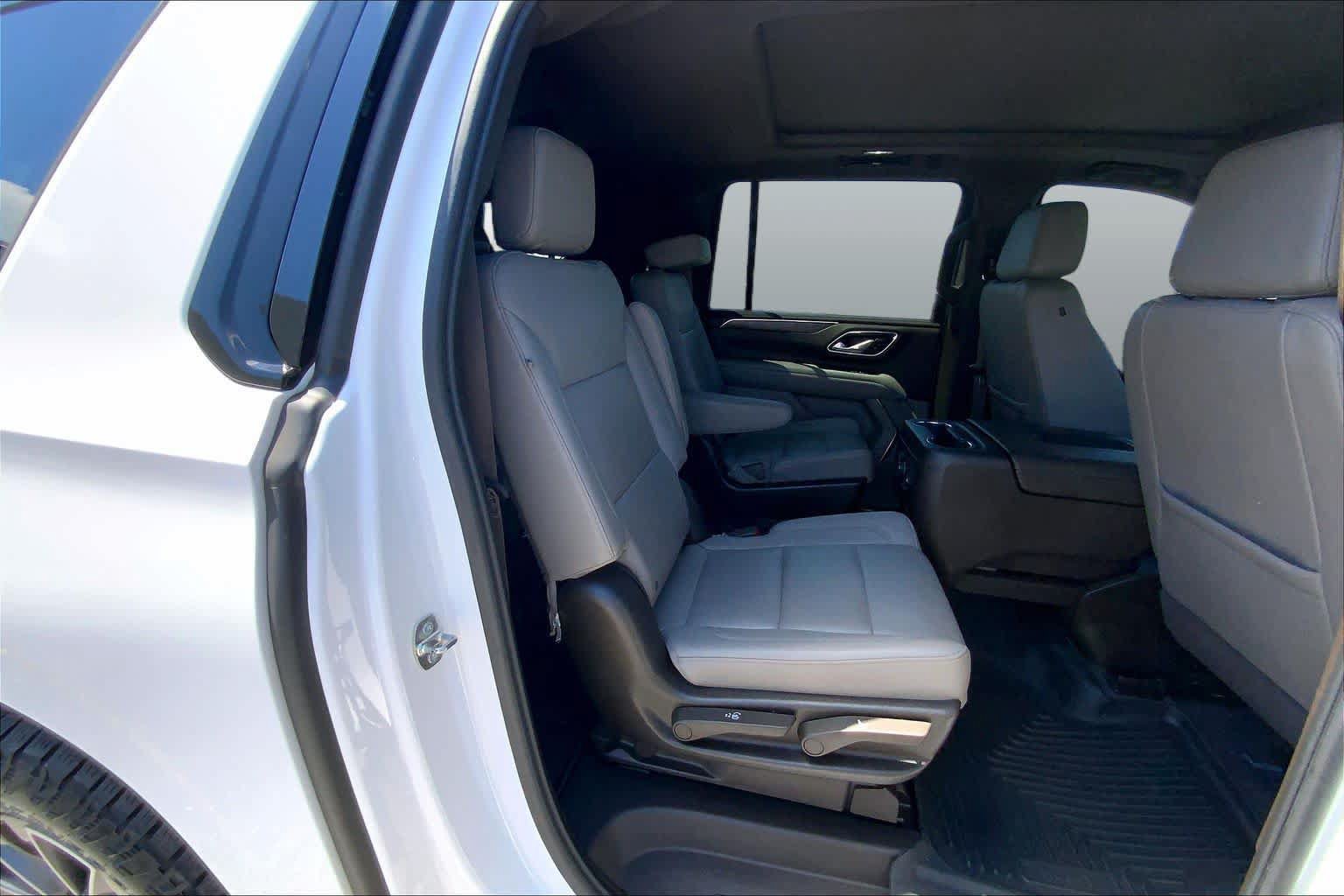 Used 2023 Chevrolet Suburban Z71 w/ Luxury Package AWD/4WD image 20