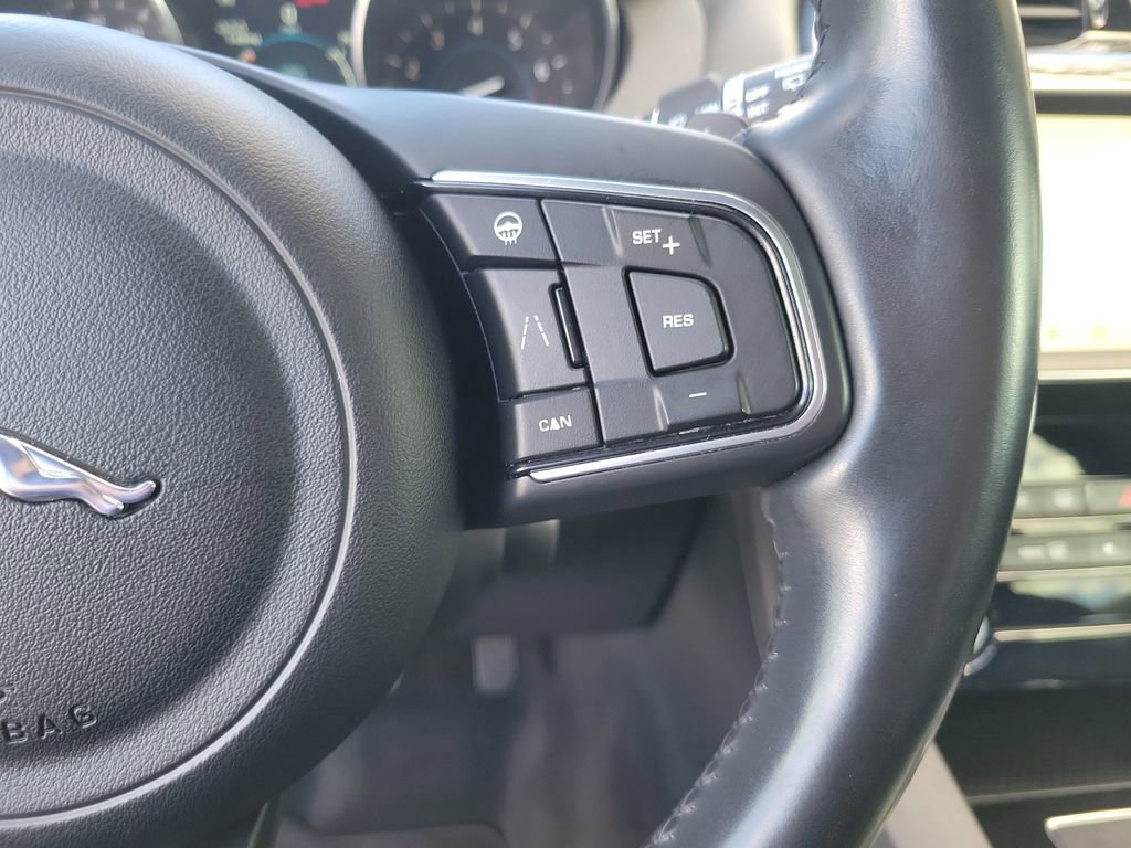 Used 2020 Jaguar F-PACE Premium image 26
