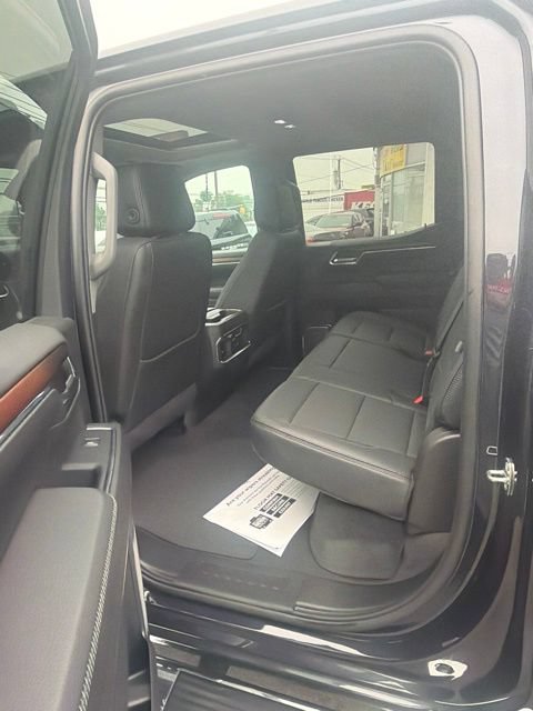 Used 2019 Jeep Wrangler Unlimited Sahara w/ Dual Top Group AWD/4WD image 23
