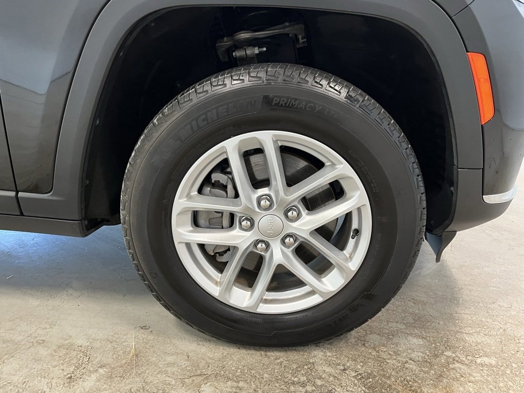 Used 2024 Jeep Grand Cherokee L Laredo image 12