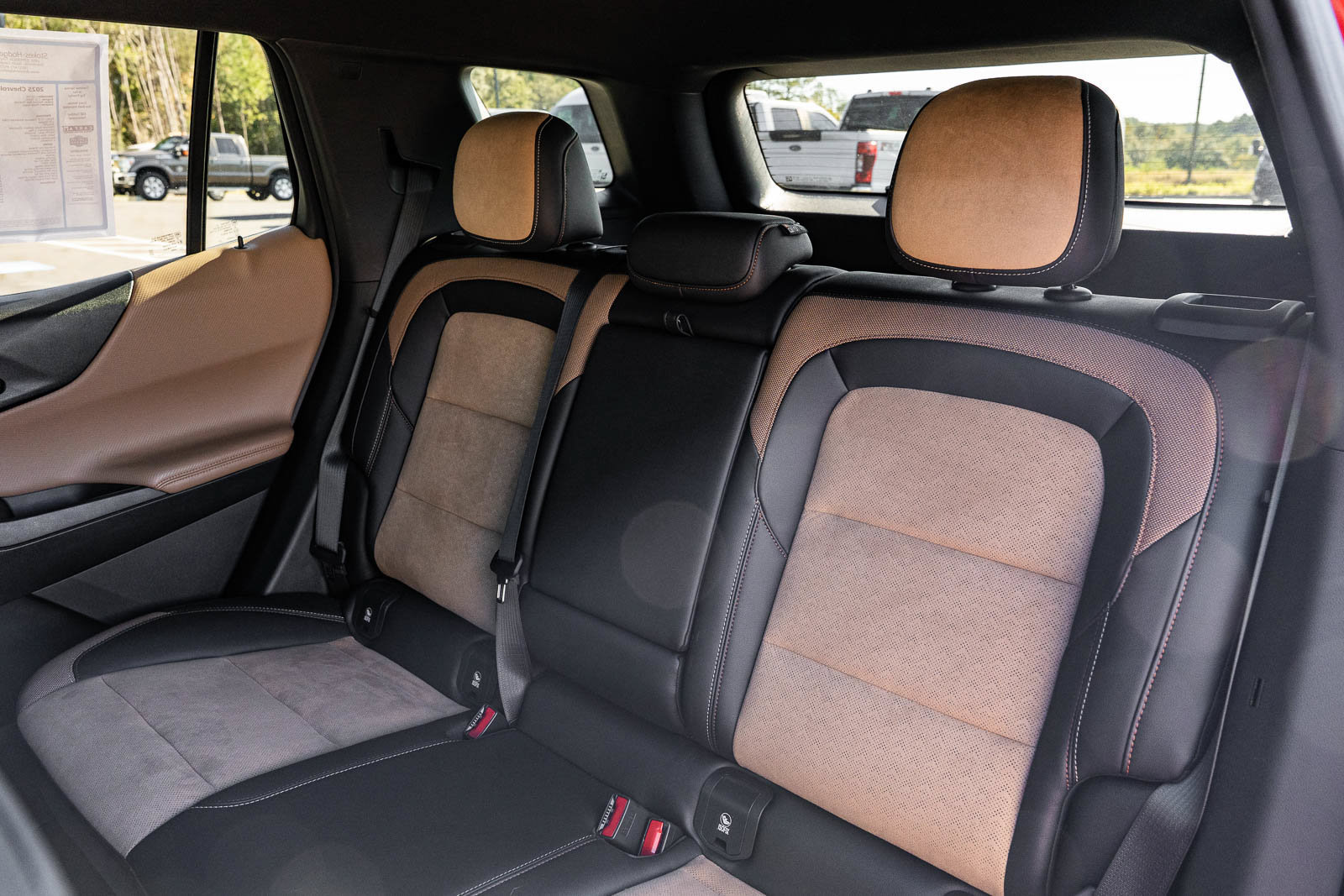 Used 2025 Chevrolet Equinox ACTIV w/ Convenience Package III FWD image 18