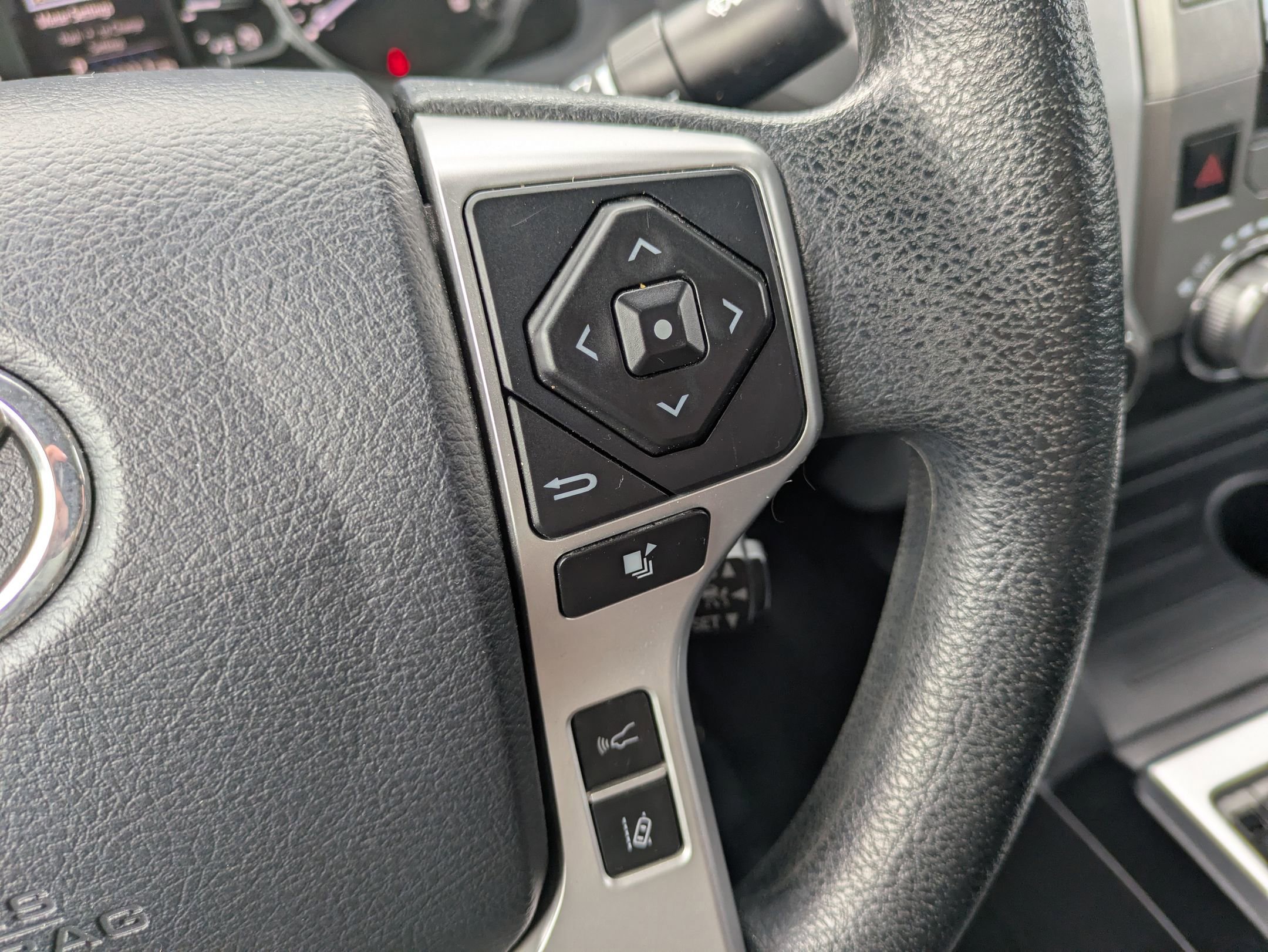 Used 2018 Toyota Tundra SR5 w/ SR5 Upgrade Package image 18