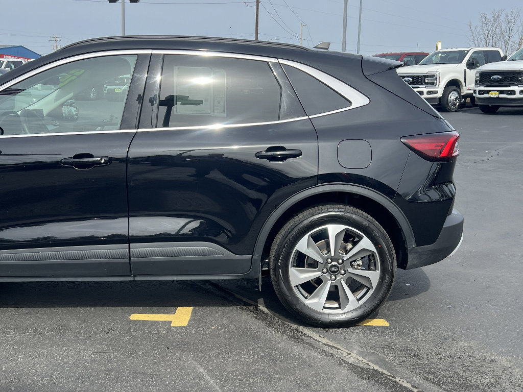 Certified 2025 Ford Escape Platinum AWD/4WD image 7