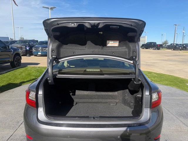 Used 2017 Lexus ES 300h w/ Luxury Package image 6