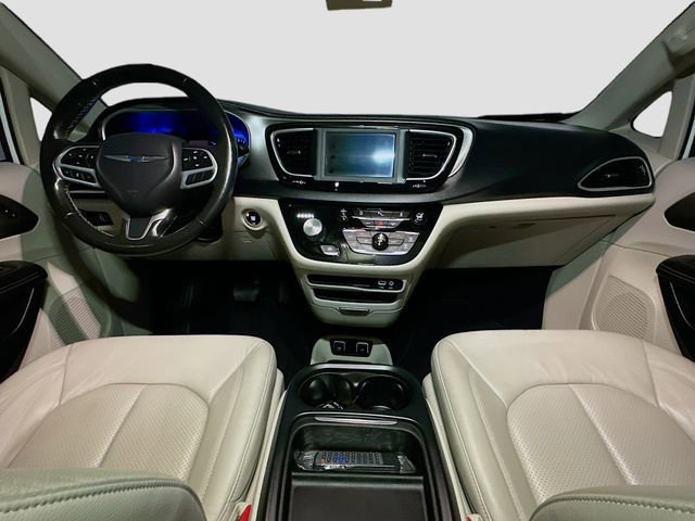Used 2020 Chrysler Pacifica Touring-L image 11
