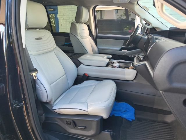 Certified 2025 Ford Expedition Platinum w/ Platinum Ultimate Package AWD/4WD image 41