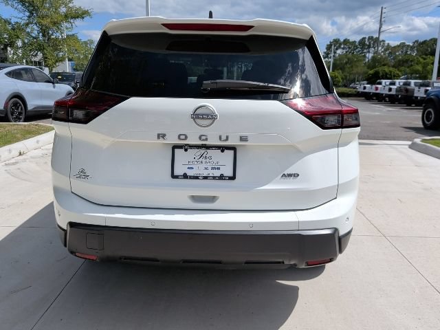 Used 2024 Nissan Rogue S AWD/4WD image 12